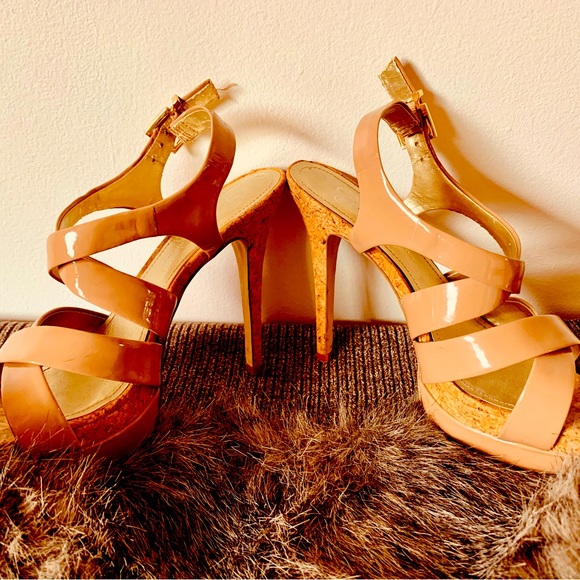 Jessica Simpson Head Turners! - Picture 3 of 4